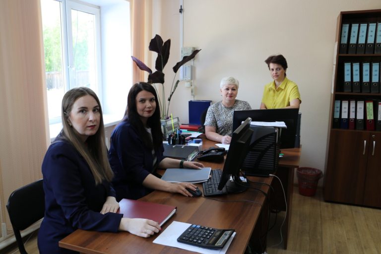 Отдел налогового консалтинга ведущие бухгалтеры компании